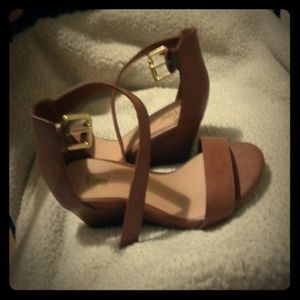 Low wedge sandals